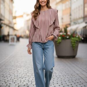 Camisa de rayas y volante